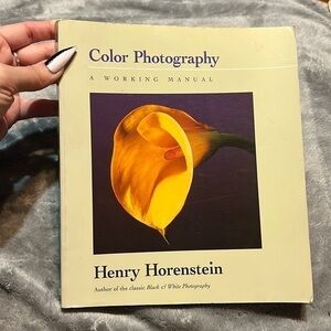 📚Color Photography: A Working Manual
by H. Horenstein Russell Hart & Tom Briggs